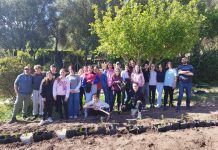 Els alumnes del CEIP Ponent reforesten el Serral de ses Monges en un projecte educatiu